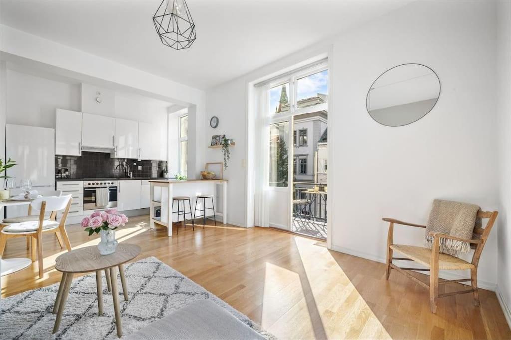 Luxurious Retreat In The Middle Of City Center Берген Екстериор снимка